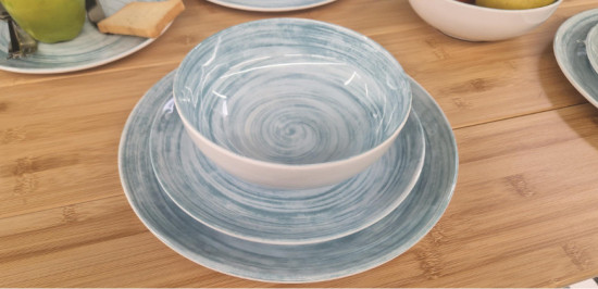 Incasa Celeste dinnerware set - in melamine with non-slip surface